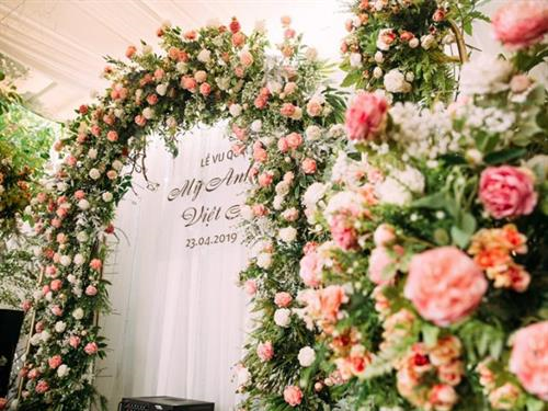 Những điều cần biết về hoa lụa trong trang trí tiệc cưới