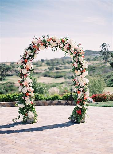 Hướng dẫn cách làm cổng hoa cưới đơn giản với 6 bước